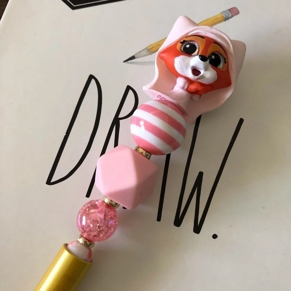 Disney Doorables: Robin Hood: Lady Marian handmade beaded pen